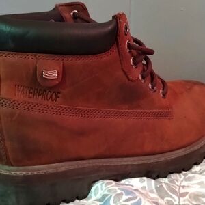 Men's Size 10.5 Sketchers waterproof work boots